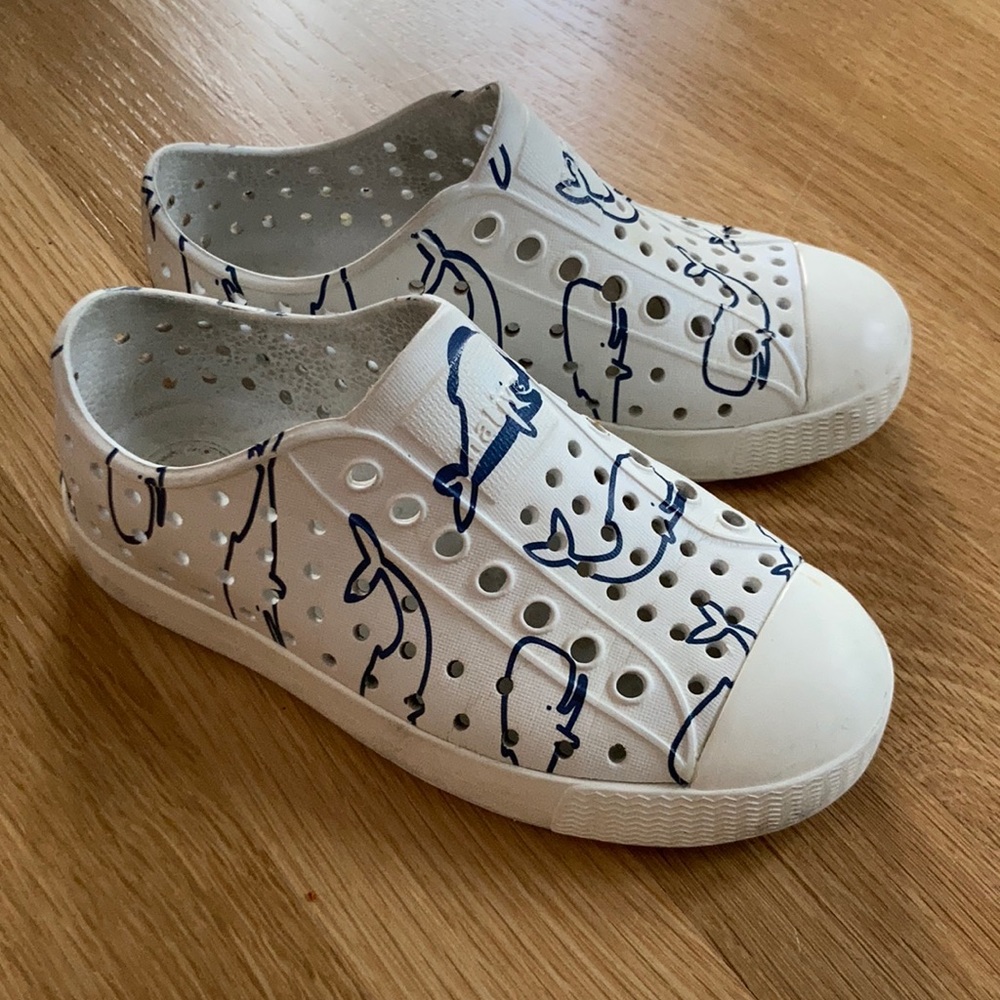 Native Jefferson Whale Pattern Size 10
